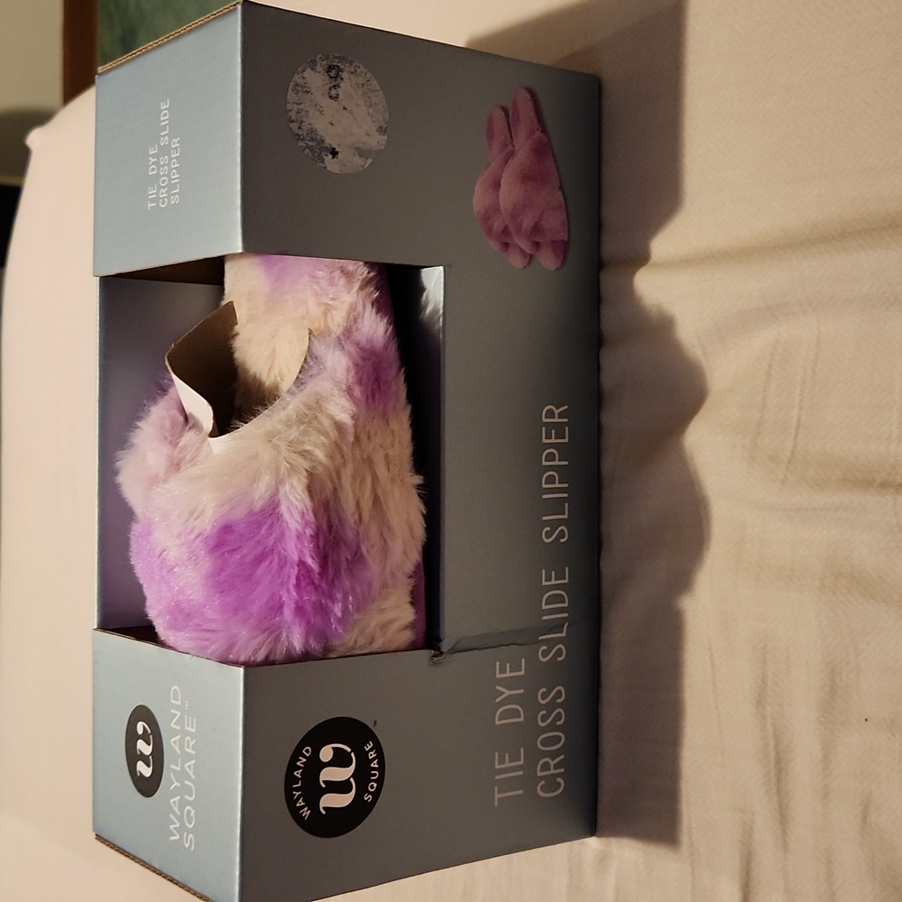 Girls size 5-6 Brand new tie dye cross slide slippers size medium in purple